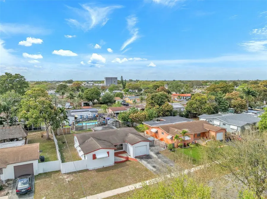 410 SW 71st Ave, Pembroke Pines, FL 33023 - #2