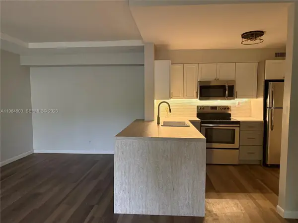 3001 N Oakland Forest Dr #104, Oakland Park, FL 33309