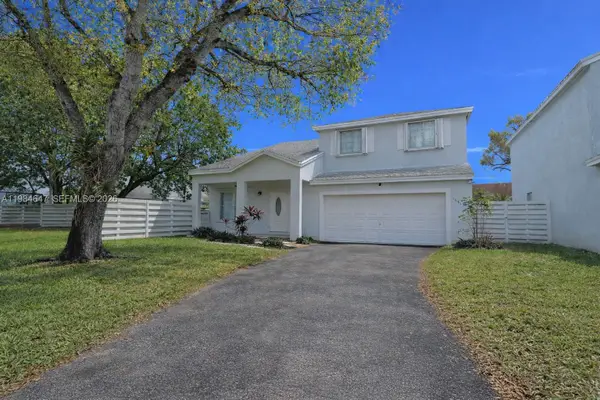 14615 SW 142nd Place Cir, Miami, FL 33186