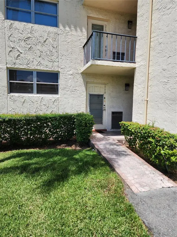 681 S Hollybrook Dr #110, Pembroke Pines, FL 33025