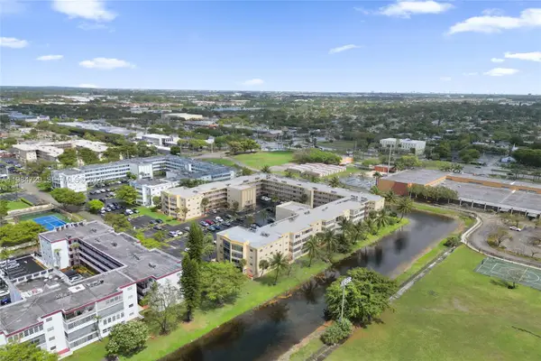 3940 NW 42nd Ave #320, Lauderdale Lakes, FL 33319