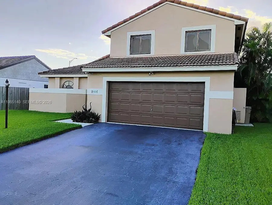 5920 York Ln, Davie, FL 33331 - #2