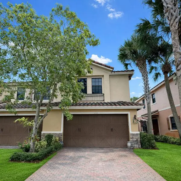 110 E Riverwalk Cir E, Plantation, FL 33325