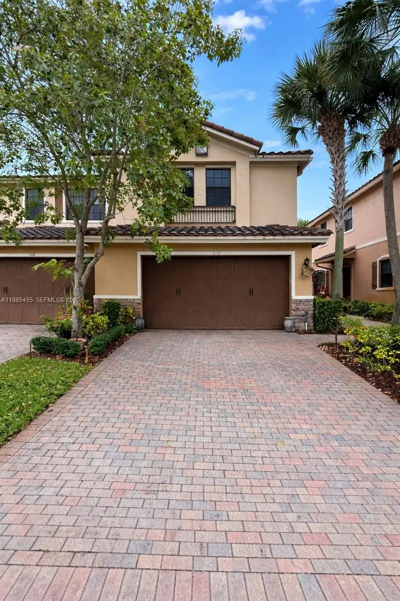 110 E Riverwalk Cir E, Plantation, FL 33325 - #2
