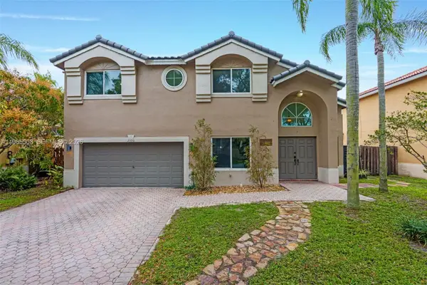 2590 N Rampart Way N, Cooper City, FL 33026