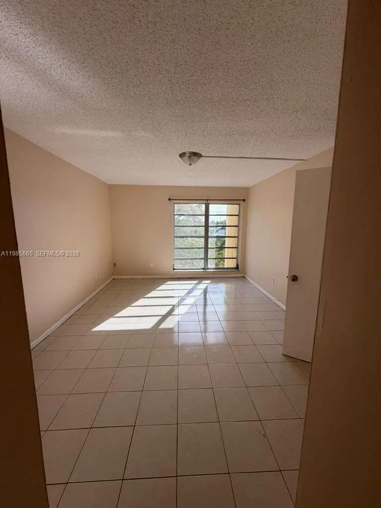 9180 Fontainebleau Blvd #401, Miami, FL 33172 - #2