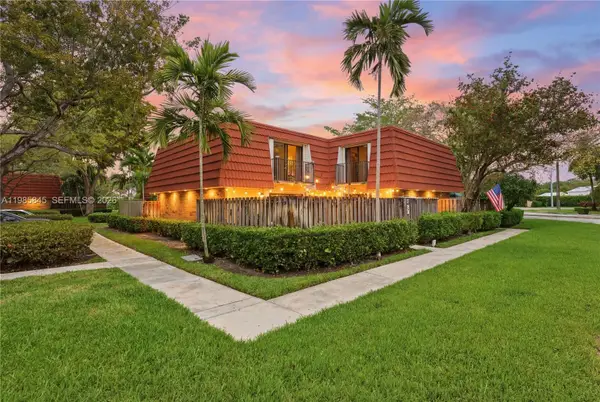 752 NW 98th Way, Plantation, FL 33324