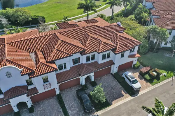 11607 SW 13th Dr, Pembroke Pines, FL 33025