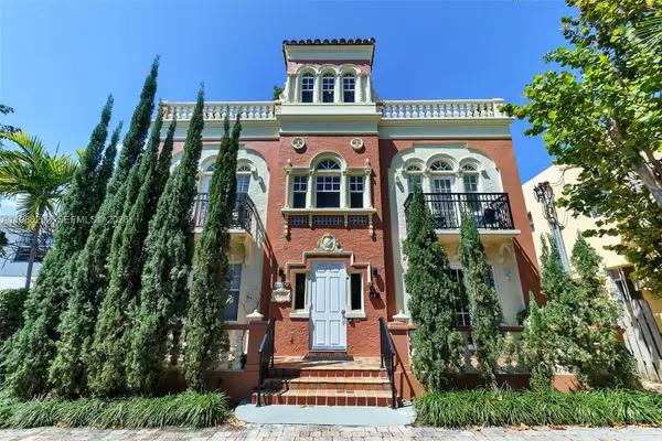 2870 Pine Tree Dr #3, Miami Beach, FL 33140