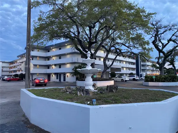 443 NE 195th St #436, Miami, FL 33179