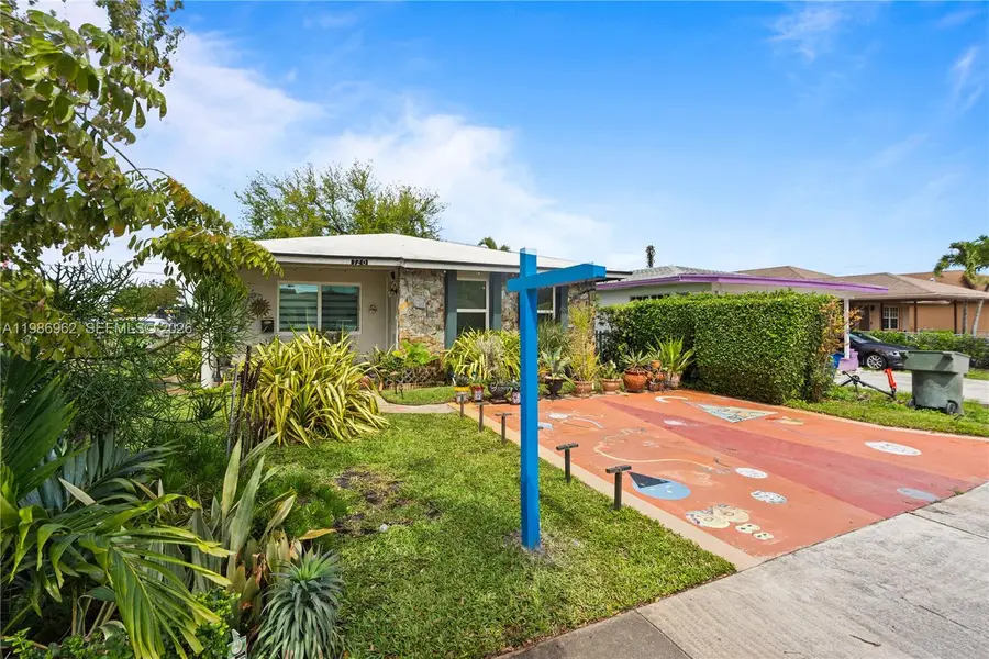 720 NW 4th St, Hallandale Beach, FL 33009 - #2