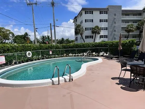 5050 Bayview Dr #17, Fort Lauderdale, FL 33308