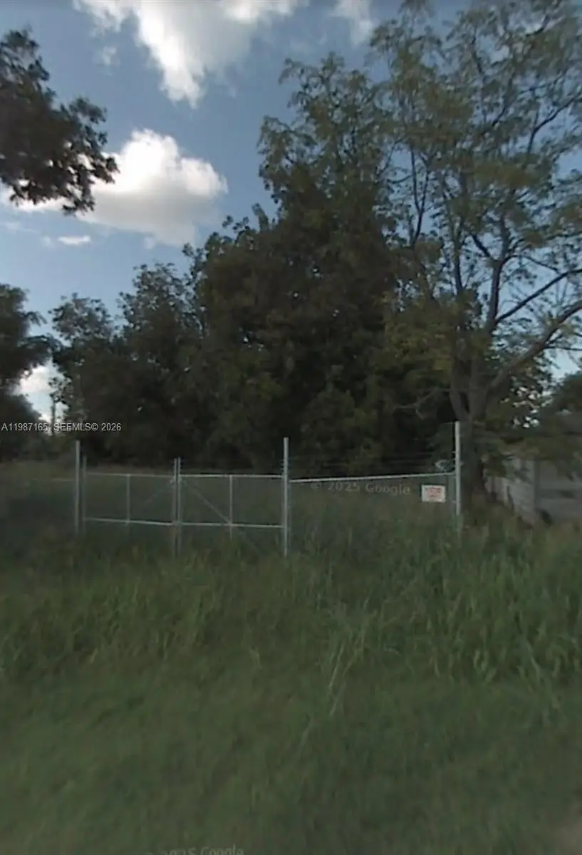 3217 E 4th Ave, Pine Bluff, AR 71601 - #1