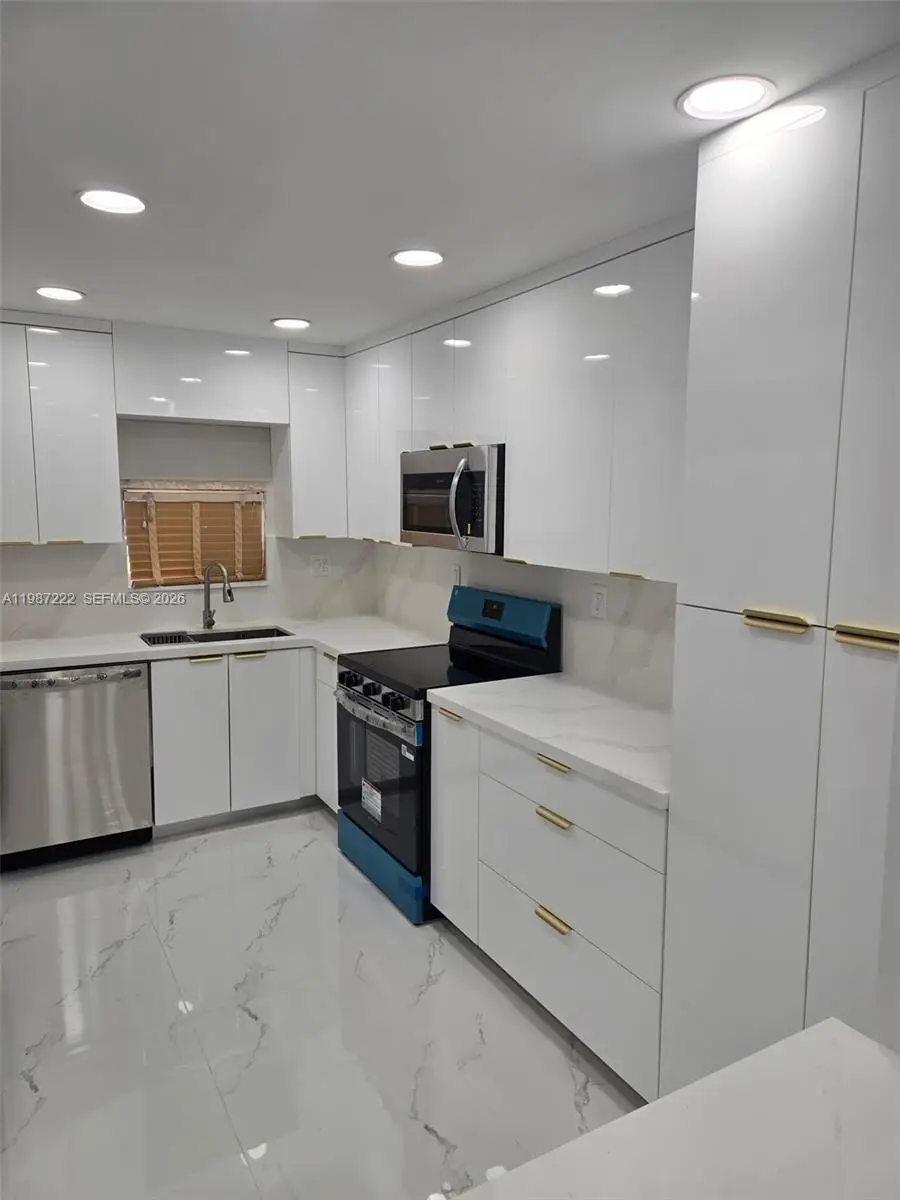 700 S Hollybrook Dr #207, Pembroke Pines, FL 33025 - #1