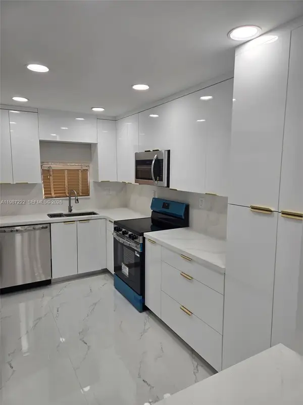 700 S Hollybrook Dr #207, Pembroke Pines, FL 33025