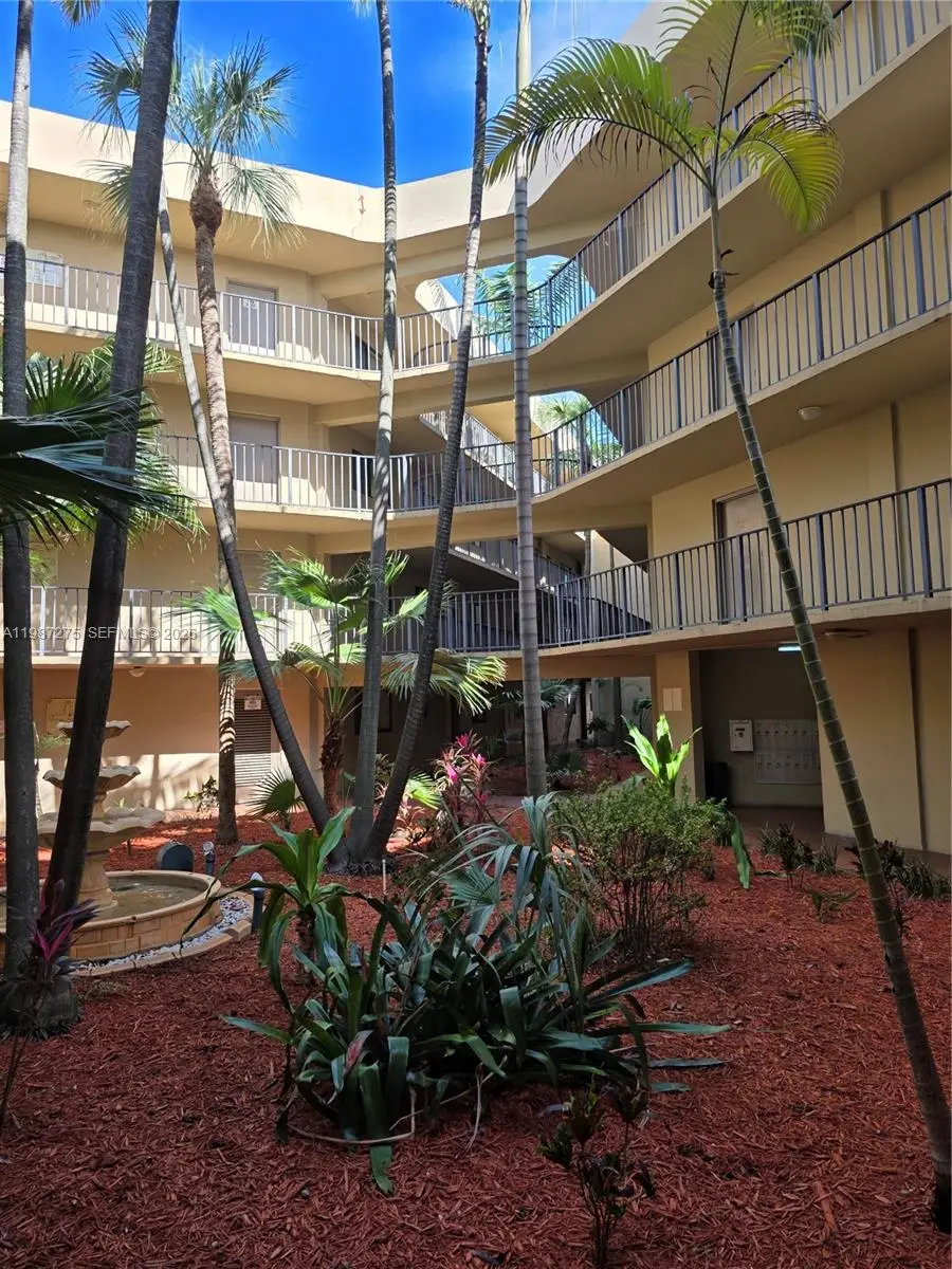 8615 NW 8th St #319, Miami, FL 33126 - #1