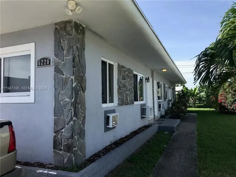 6220 Dawson St, Hollywood, FL 33023 - #2
