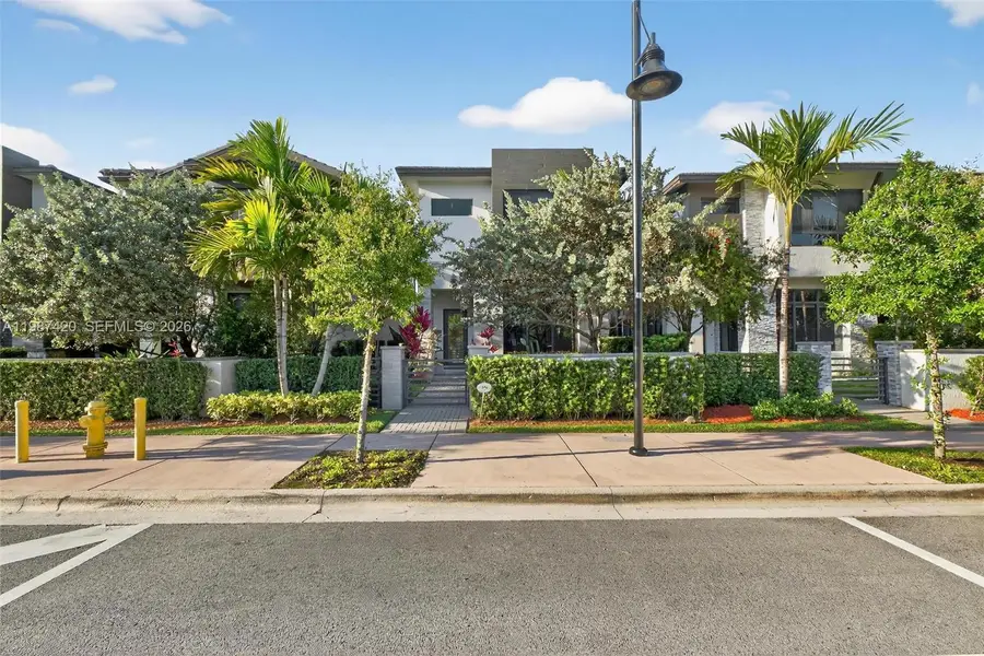 8237 NW 43rd St, Doral, FL 33166 - #2