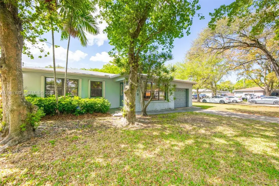 5726 Madison St, Hollywood, FL 33023 - #2