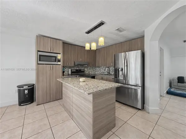 16004 SW 87th Ter, Miami, FL 33193