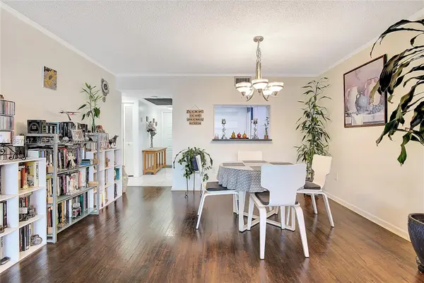 1100 Colony Point Cir #302, Pembroke Pines, FL 33026