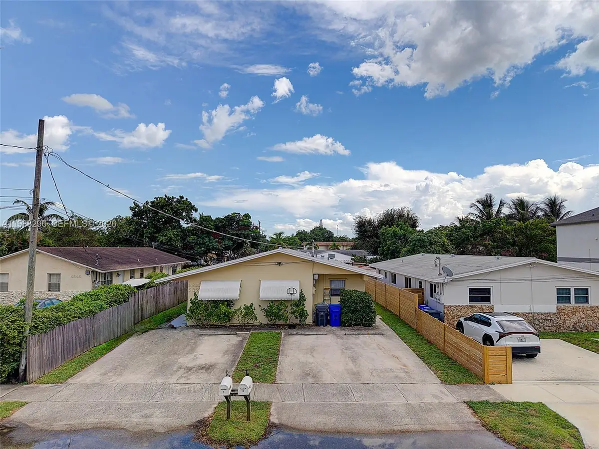 5850 Lincoln St, Hollywood, FL 33021 - #1