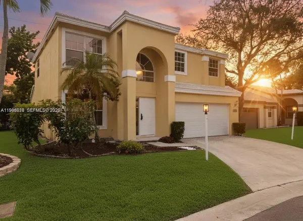 9454 NW 8th Cir, Plantation, FL 33324