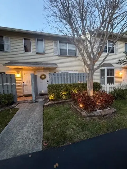 147 SW 3rd St, Pompano Beach, FL 33060