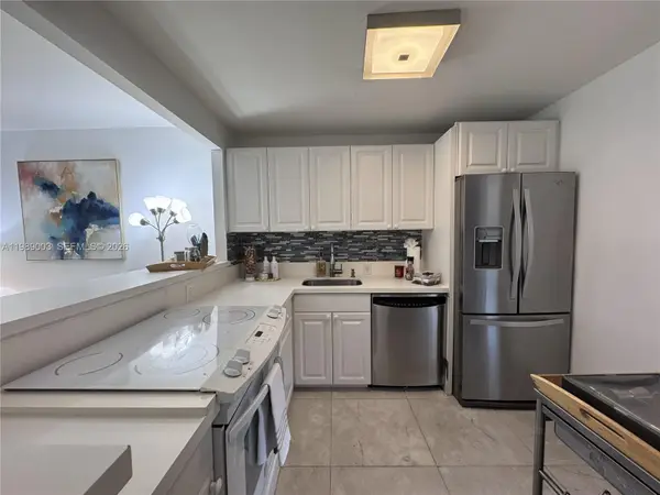 3301 N Country Club Dr #104, Aventura, FL 33180