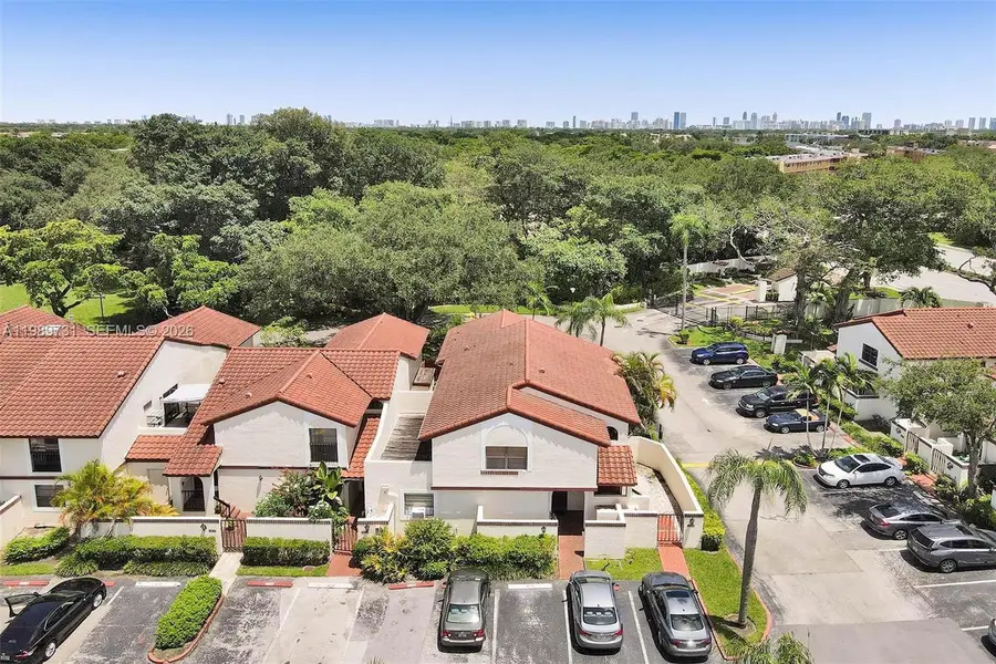 337 Ives Dairy Rd #12, Miami, FL 33179 - #2