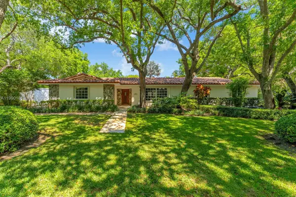 7405 SW 164th St, Palmetto Bay, FL 33157