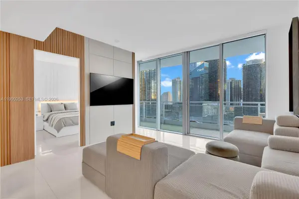 92 SW 3rd St #2802, Miami, FL 33130