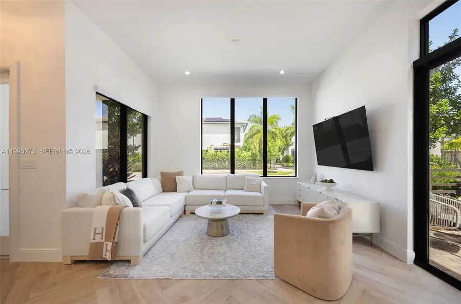 8026 NW 43rd St, Doral, FL 33166 - #2