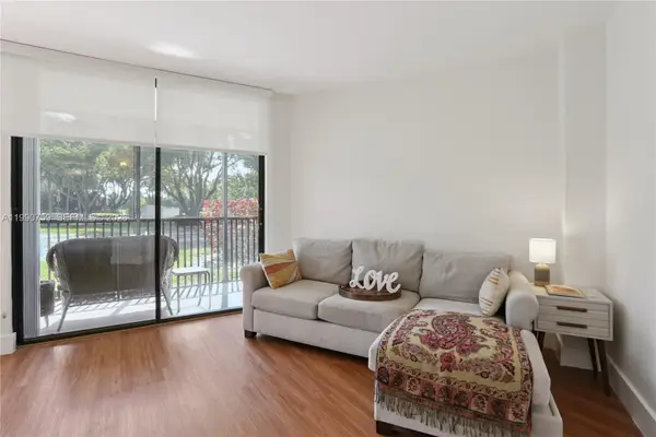 3101 N Country Club Dr #102, Aventura, FL 33180