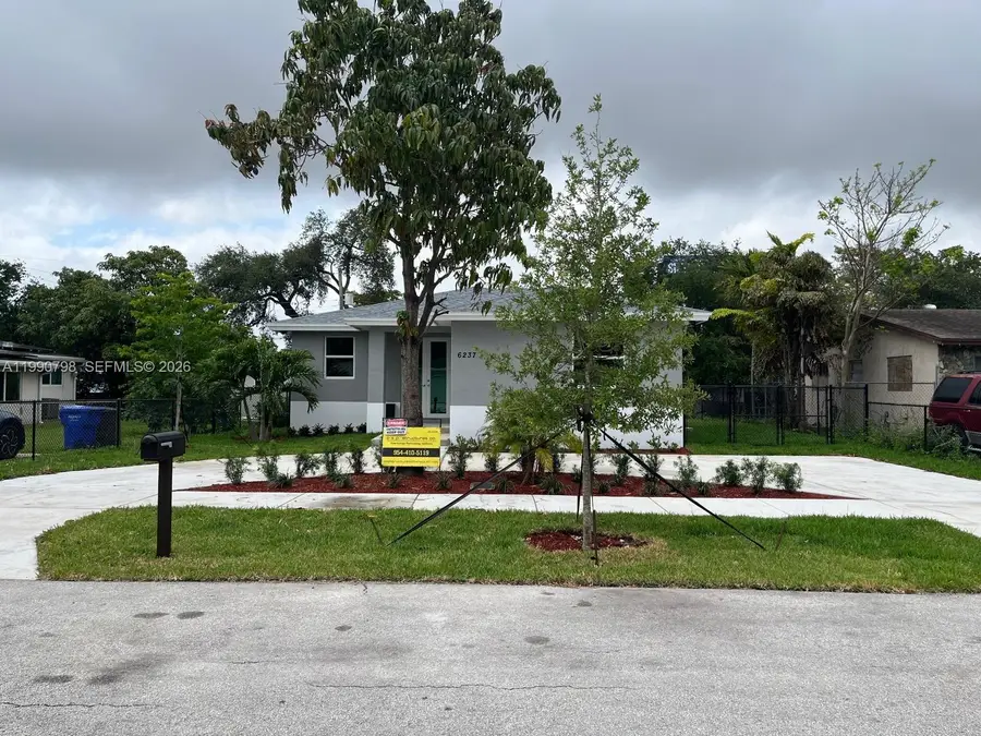 6237 Lincoln St, Hollywood, FL 33024 - #2