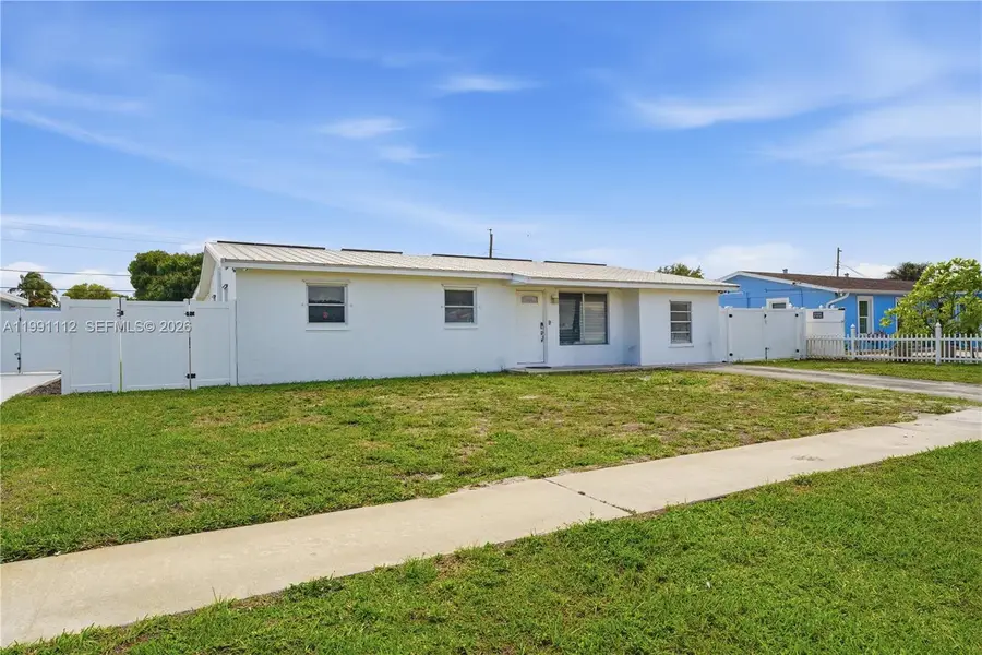 3352 Taconic Dr, West Palm Beach, FL 33406 - #2