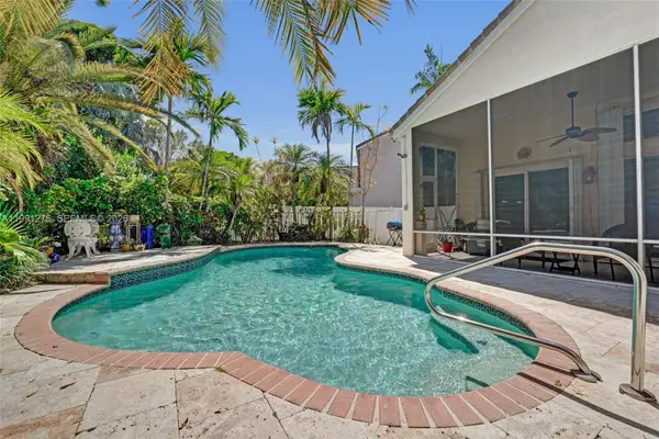 1080 Briar Ridge Rd, Weston, FL 33327