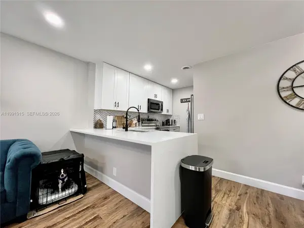 10019 Winding Lake Rd #202, Sunrise, FL 33351