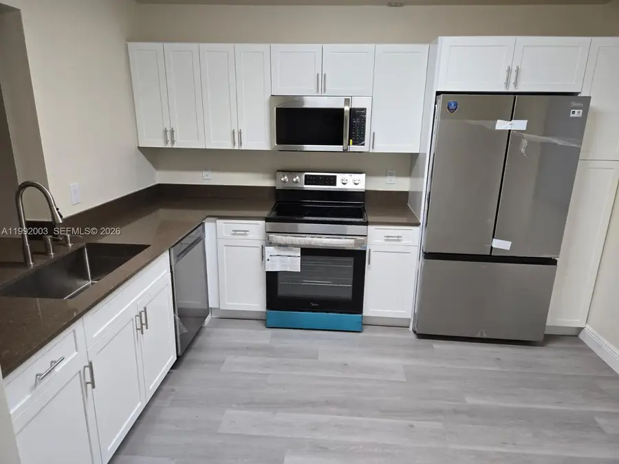 302 Lakeview Dr #E, Royal Palm Beach, FL 33411 - #3