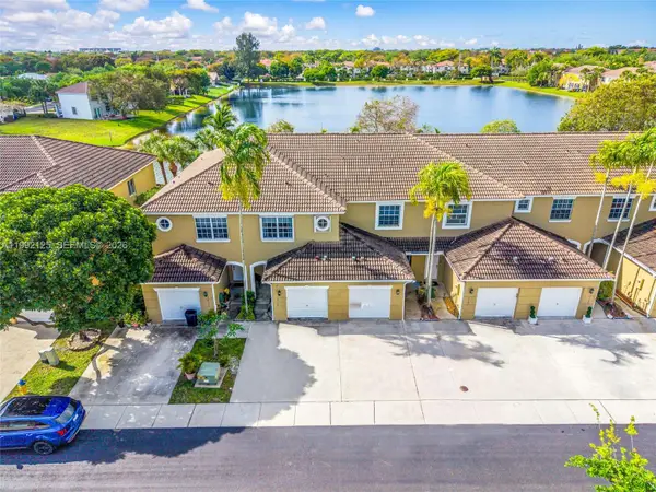 12158 SW 5th Ct, Pembroke Pines, FL 33025