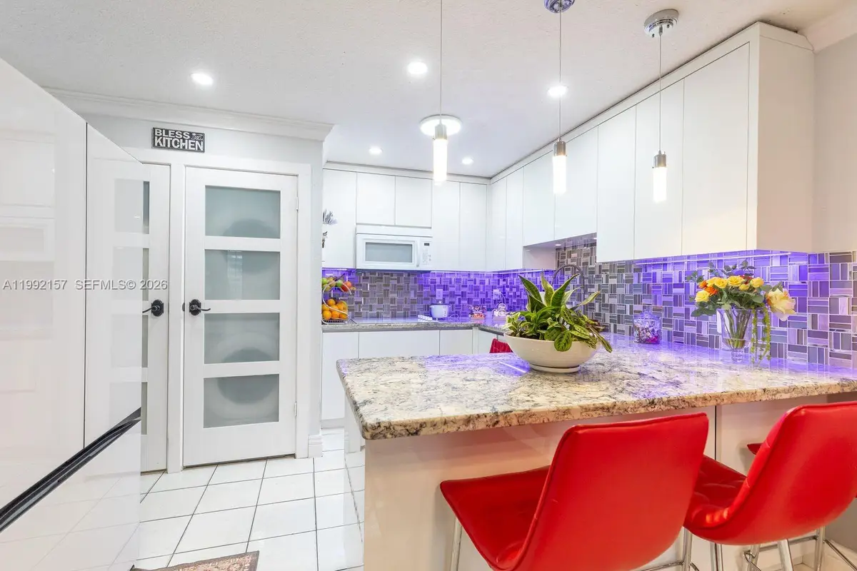 1261 W 43rd Pl, Hialeah, FL 33012 - #1