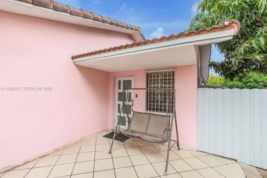1261 W 43rd Pl, Hialeah, FL 33012 - #3