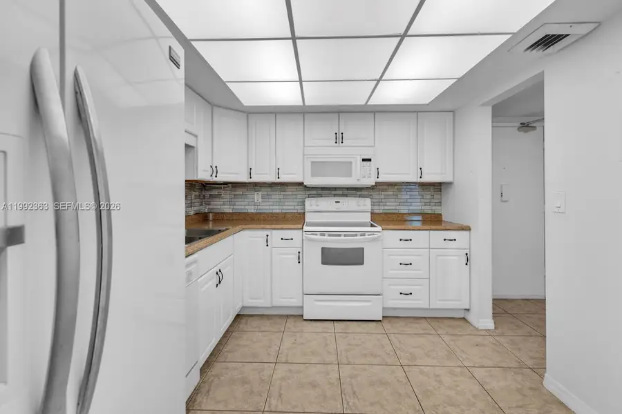 18011 Biscayne Blvd #903, Aventura, FL 33160 - #2