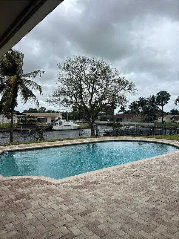 6121 SW 16th St, Plantation, FL 33317