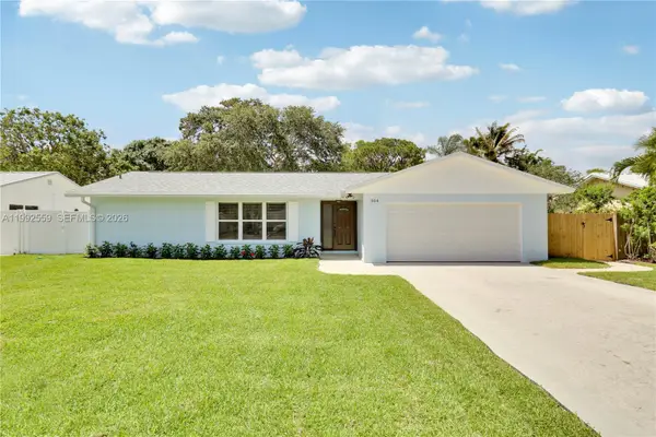 404 Highwood Circle, Jupiter, FL 33458