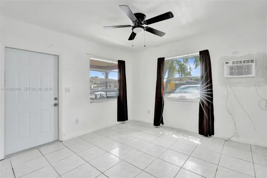 724 NW 6th St, Hallandale Beach, FL 33009 - #3