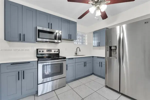 1800 SW 25th St #2305, Miami, FL 33133