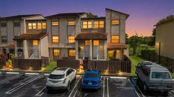 425 W Park Dr #12, Miami, FL 33172