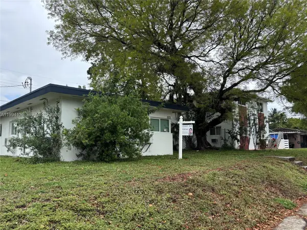 2071 NE 169th St, North Miami Beach, FL 33162