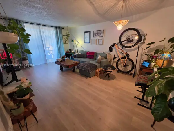 9360 Fontainebleau Blvd #503, Miami, FL 33172